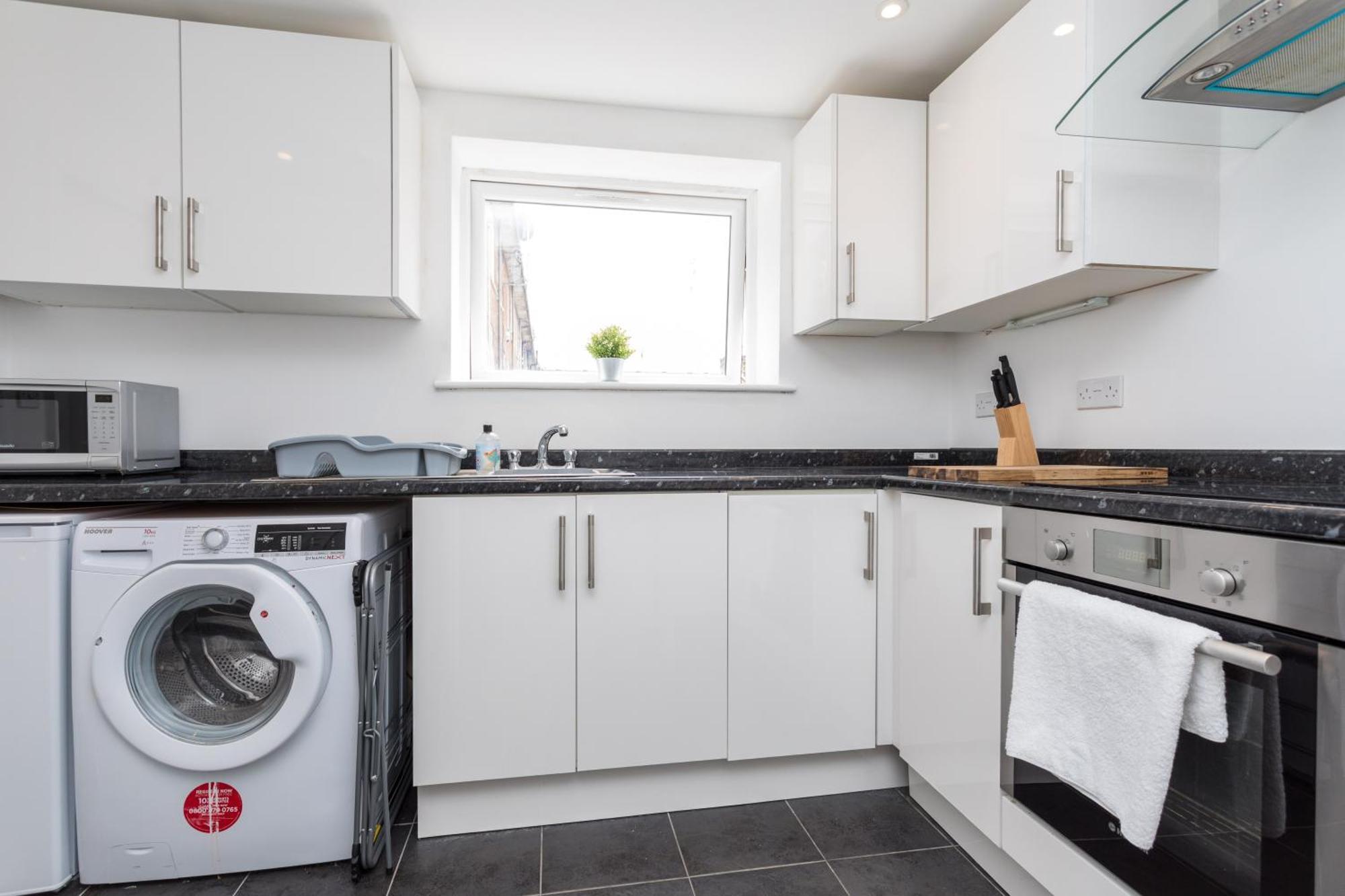 Flat 7- Spacious Studio Flat In The Heart Of Crawley Exterior photo