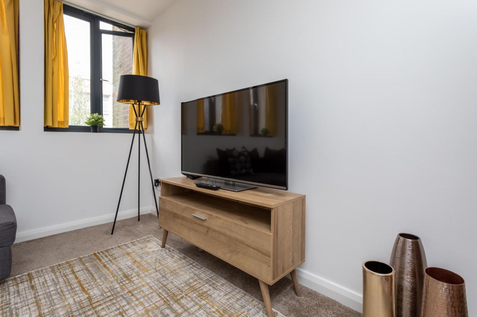 Flat 7- Spacious Studio Flat In The Heart Of Crawley Exterior photo