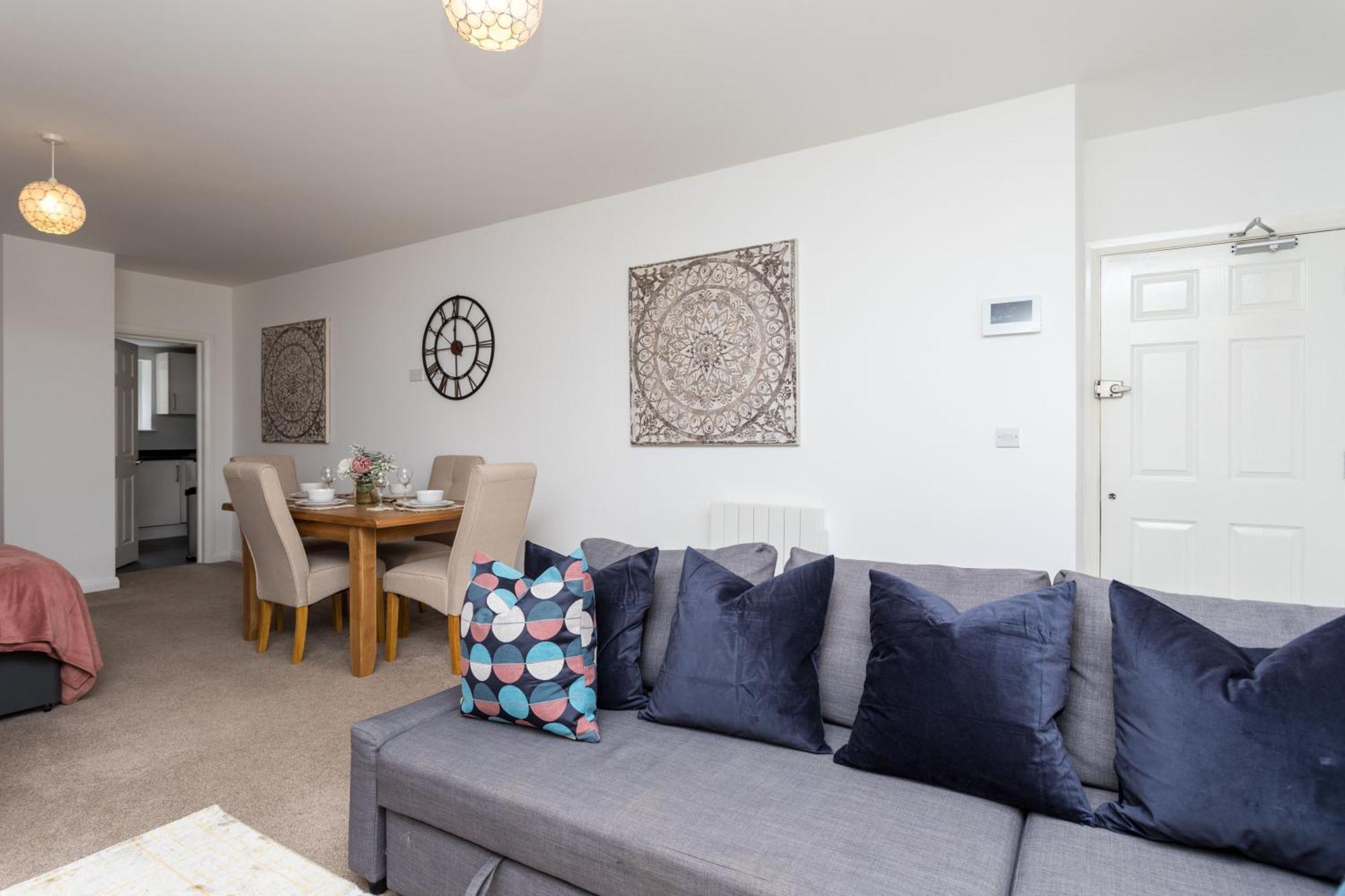 Flat 7- Spacious Studio Flat In The Heart Of Crawley Exterior photo
